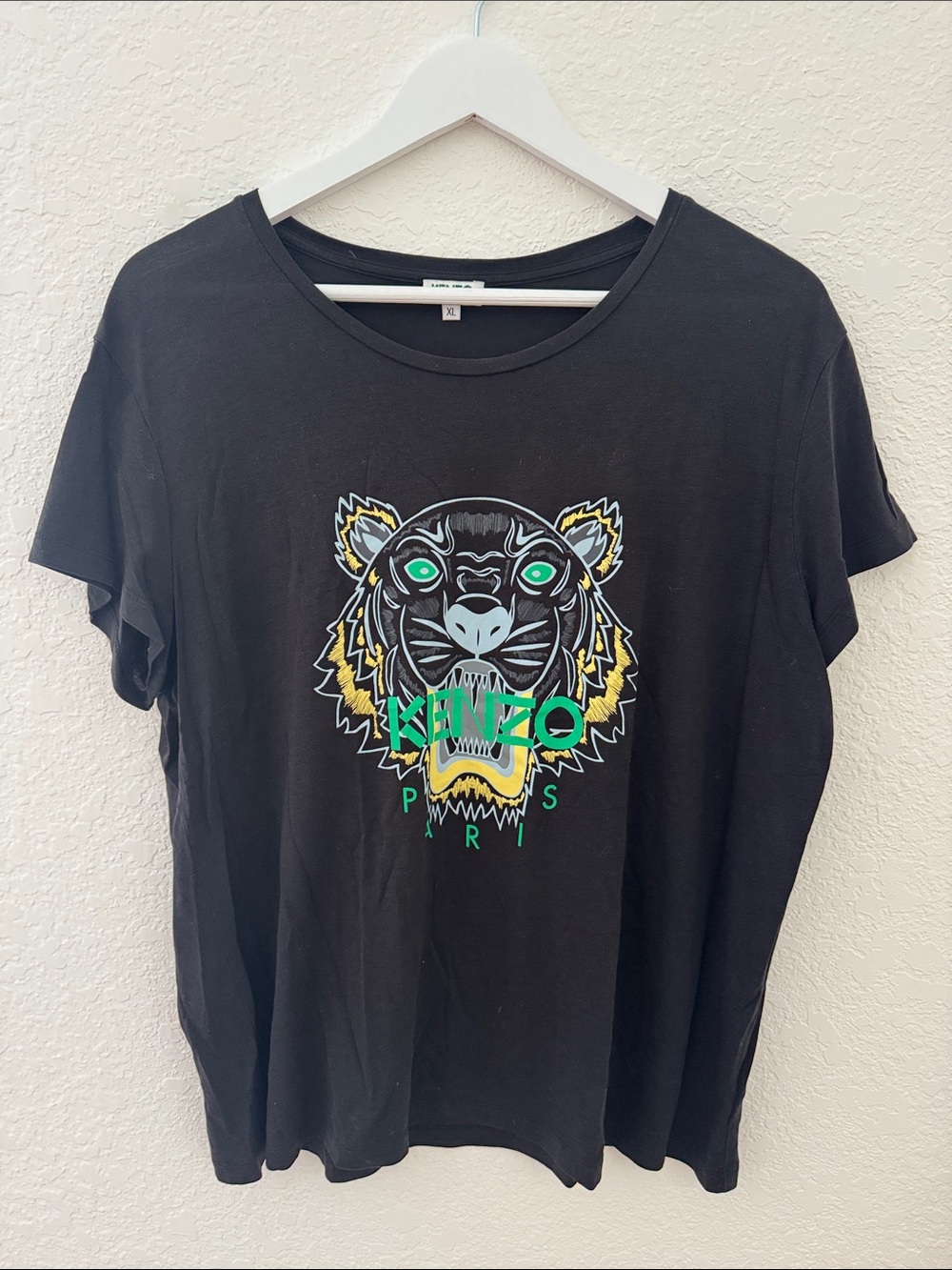 Kenzie Graphic Tes